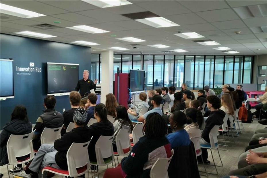 students in innovation hub